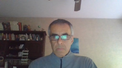 hugobaires69 live cam on Cam4