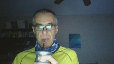 hugobaires69 live cam on Cam4