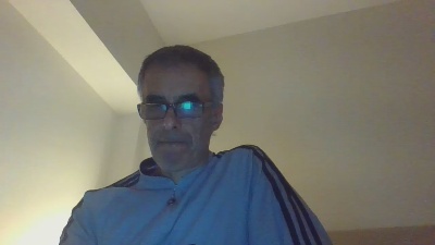 hugobaires69 live cam on Cam4
