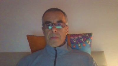 hugobaires69 live cam on Cam4