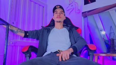 iamkelvis live cam on Cam4