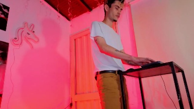 iamkelvis live cam on Cam4