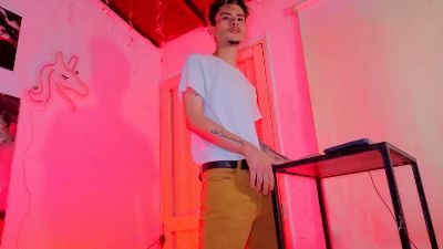 iamkelvis live cam on Cam4