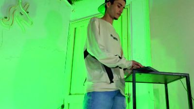 iamkelvis live cam on Cam4