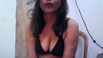 iammeerahot live cam on Cam4