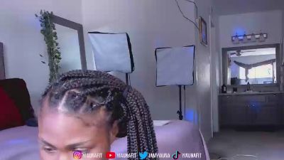 iamyiauna live cam on Cam4