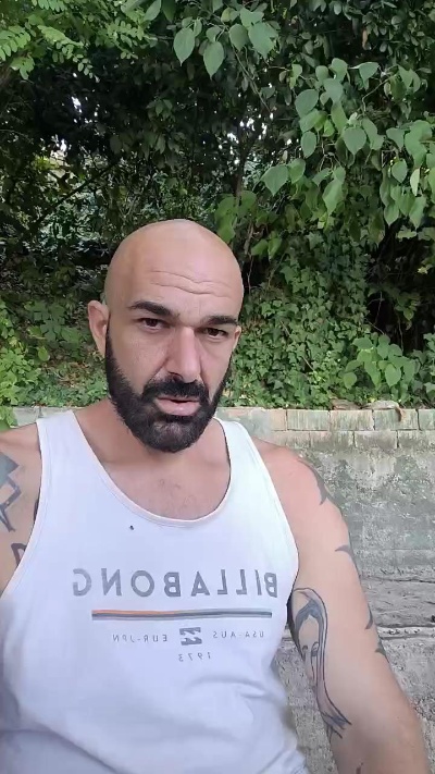 ilciuciu20 live cam on Cam4