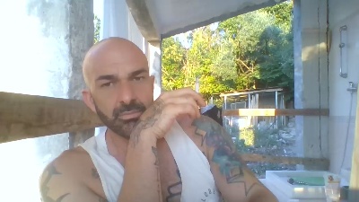 ilciuciu20 live cam on Cam4