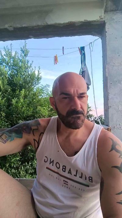 ilciuciu20 live cam on Cam4