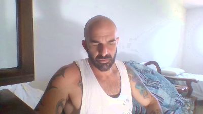 ilciuciu20 live cam on Cam4