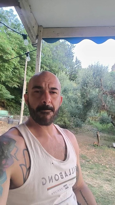 ilciuciu20 live cam on Cam4