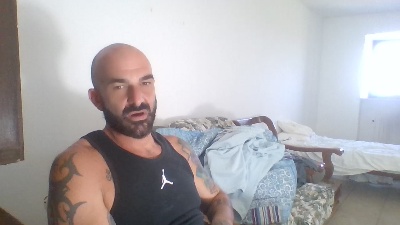 ilciuciu20 live cam on Cam4