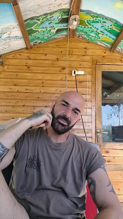 ilciuciu20 live cam on Cam4