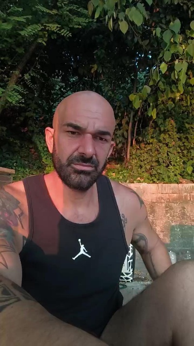 ilciuciu20 live cam on Cam4