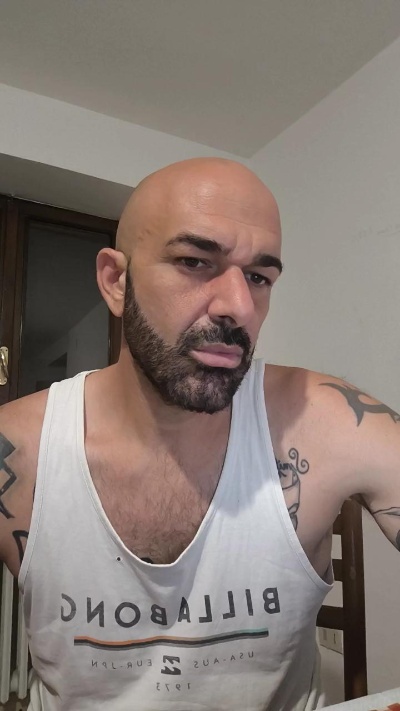 ilciuciu20 live cam on Cam4
