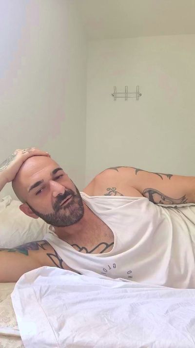 ilciuciu20 live cam on Cam4