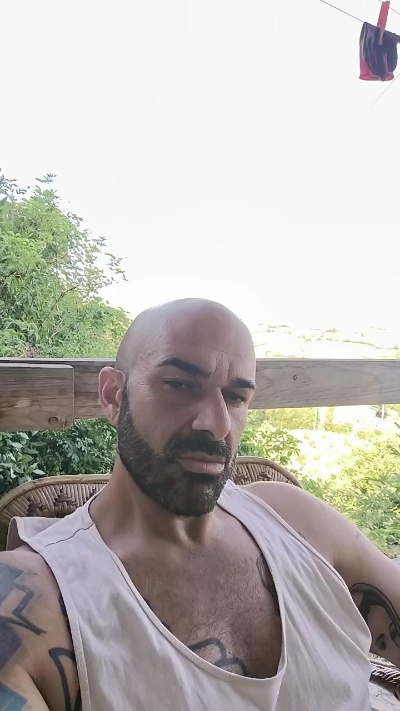ilciuciu20 live cam on Cam4