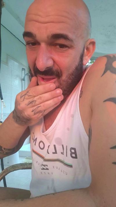 ilciuciu20 live cam on Cam4