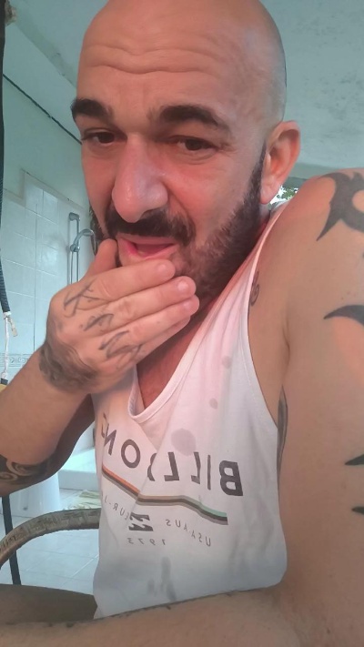 ilciuciu20 live cam on Cam4