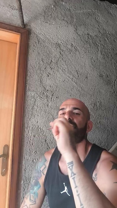 ilciuciu20 live cam on Cam4