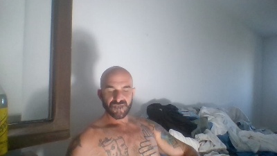 ilciuciu20 live cam on Cam4
