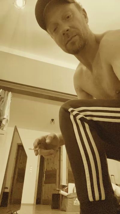 immergeil123453 live cam on Cam4