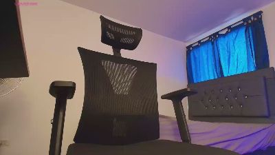 imyourg0d live cam on Cam4