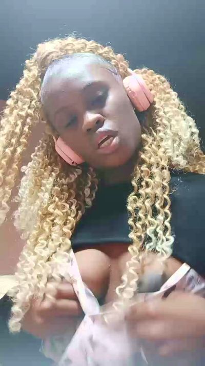 inayah2 live cam on Cam4