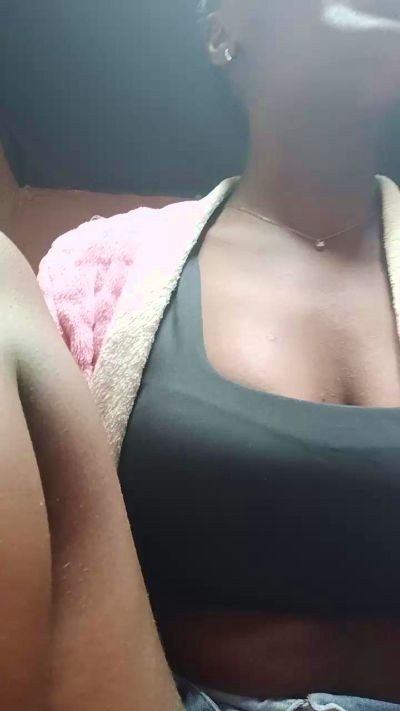 inayah2 live cam on Cam4