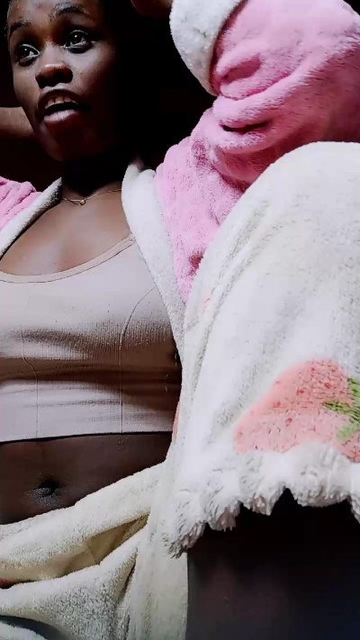 inayah2 live cam on Cam4