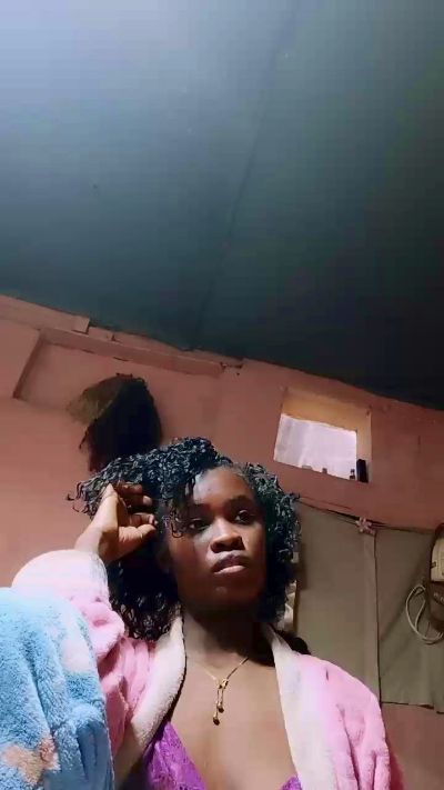 inayah2 live cam on Cam4