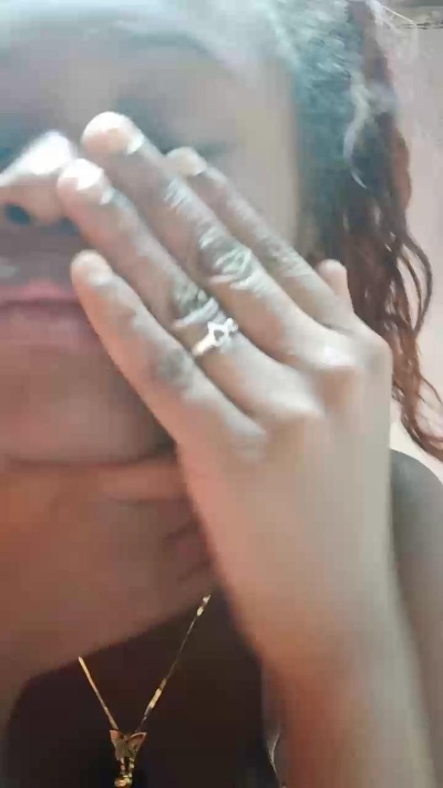 inayah2 live cam on Cam4