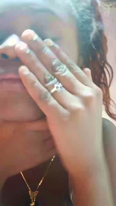 inayah2 live cam on Cam4
