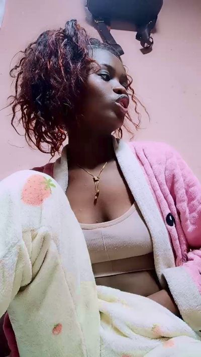 inayah2 live cam on Cam4
