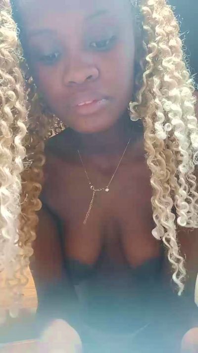 inayah2 live cam on Cam4