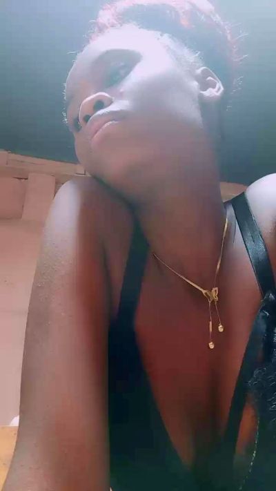 inayah2 live cam on Cam4