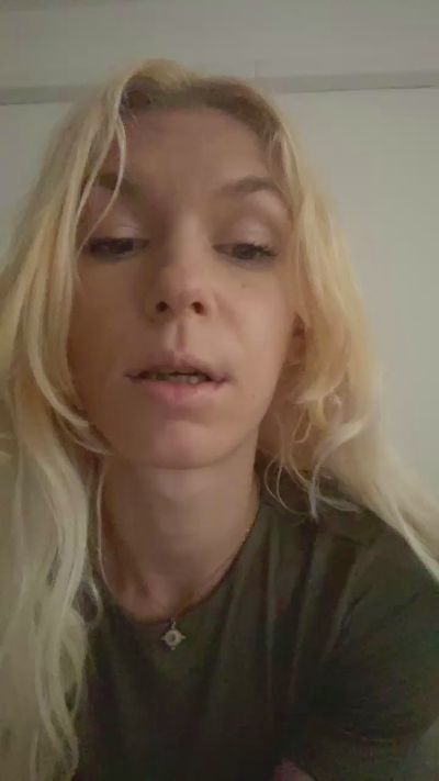 ines190 live cam on Cam4