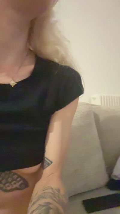 ines190 live cam on Cam4