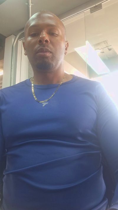 irey_negro live cam on Cam4