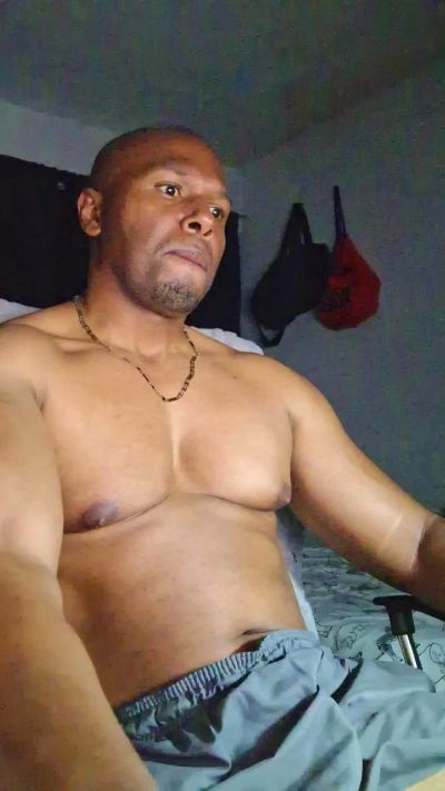 irey_negro live cam on Cam4