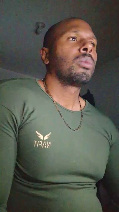 irey_negro live cam on Cam4