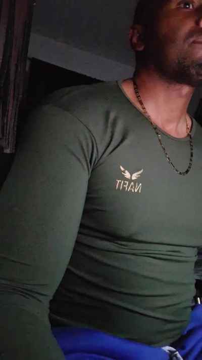 irey_negro live cam on Cam4