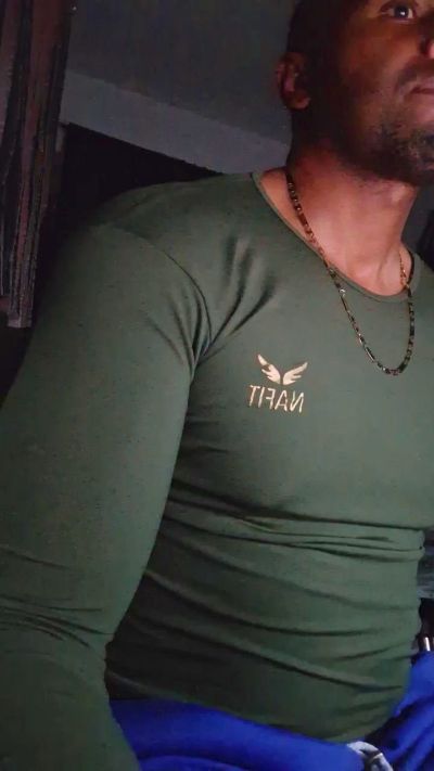 irey_negro live cam on Cam4