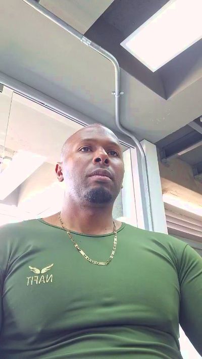 irey_negro live cam on Cam4