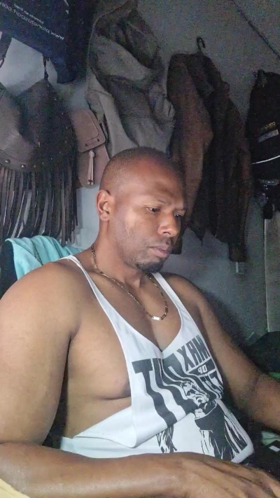 irey_negro live cam on Cam4