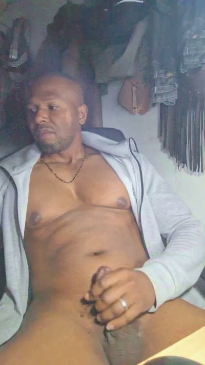 irey_negro live cam on Cam4