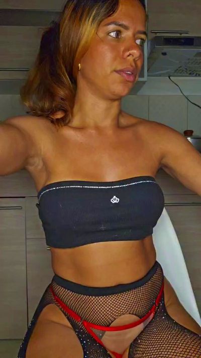 irina_kiss69 live cam on Cam4