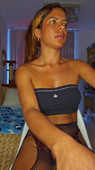 irina_kiss69 live cam on Cam4