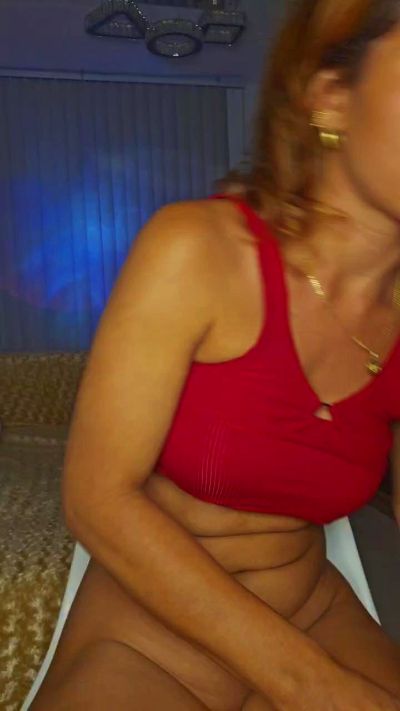 irina_kiss69 live cam on Cam4