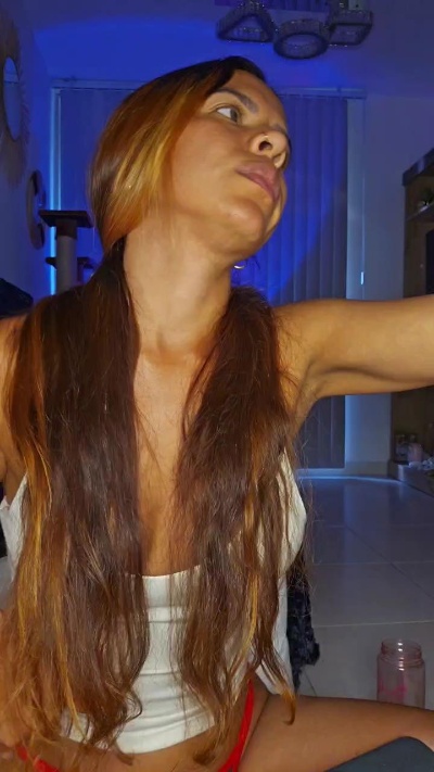 irina_kiss69 live cam on Cam4